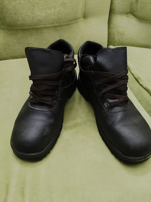 Продам рабочие ботинки кожаные