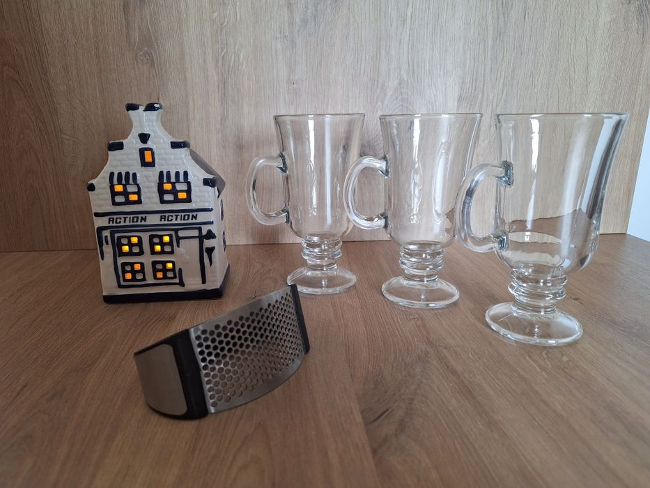 Szklanki, praska do czosnku, lampka