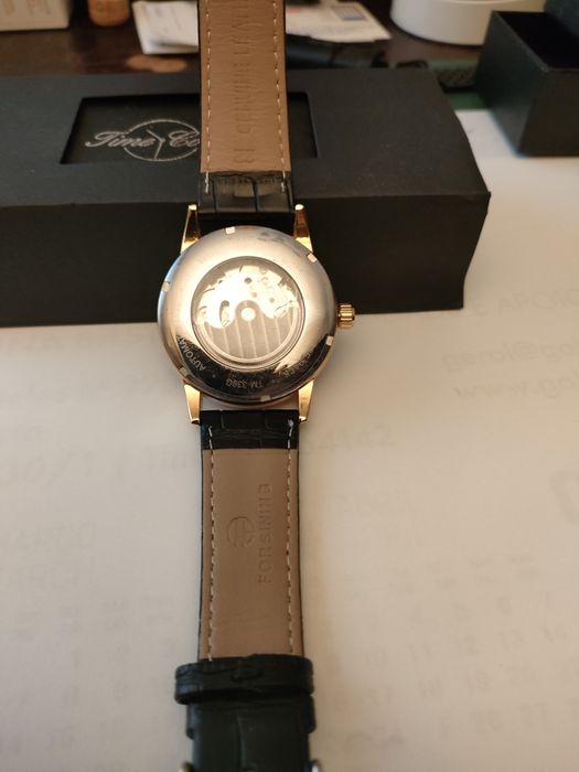 Relógio mecânico automático.