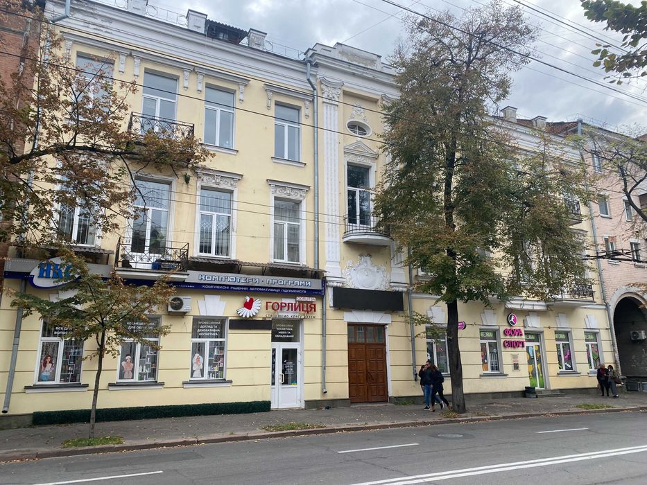 Продаж офісного приміщення 155 кв.м. на 2 поверсі по вул. Небесної Сотні 4