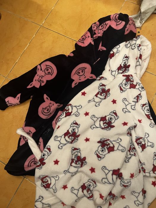 Zestaw szlafrokow kubus pychatek i swinka 5-6 lat 110/116