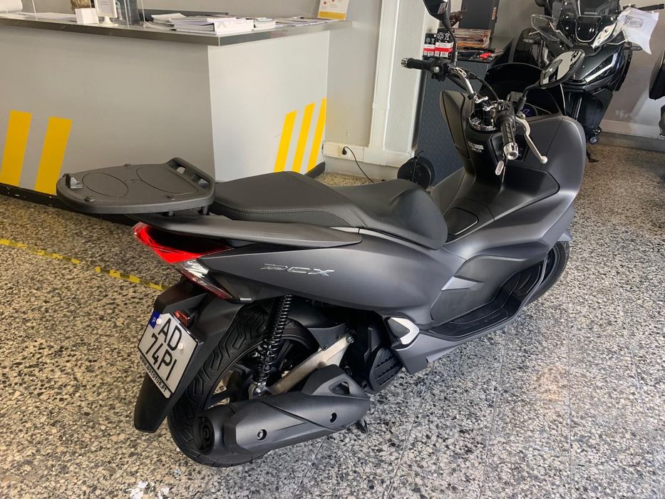 Honda PCX de 2020 em estado Irrepreensível. 12897 Kms Sempre assistida na Honda
