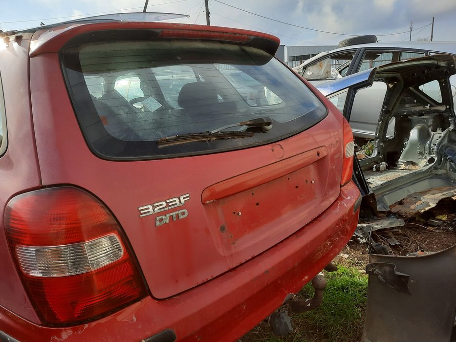 Продам бампер MAZDA 323 F 2000г 2.0 D
