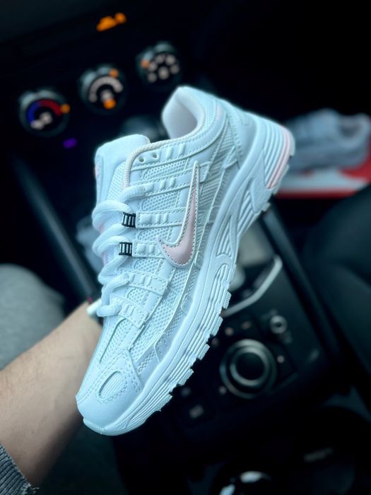 Жіночі кросівки Nike P-6000
