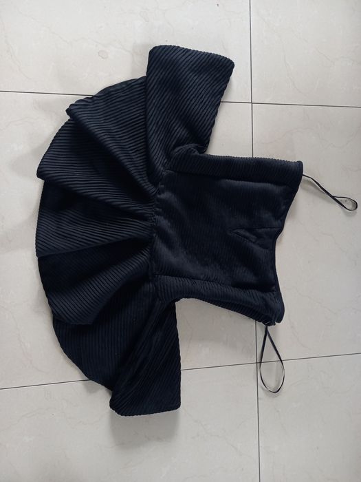 Gorsecik z baskinką bershka r.M