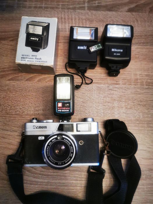 Camera Flashes64297935729537123