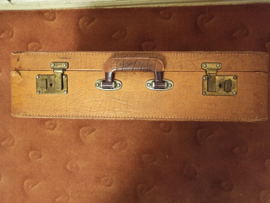 Продам кожаные дипломат и чемодан