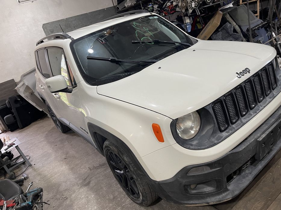 Jeep Renegade розбираэться