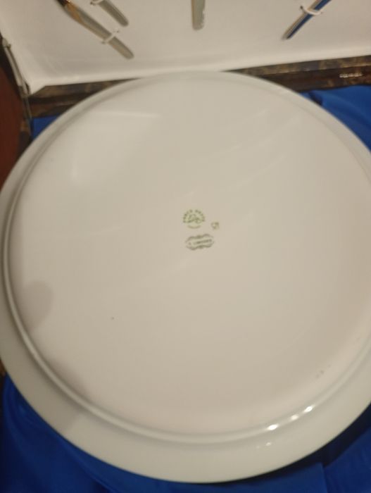 Prato de bolo em louça de porcelana.Com talheres incluídos na, Limoges