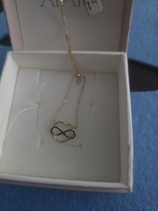 Piekny zloty naszyjnik