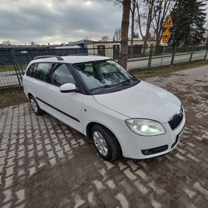 BDB Skoda Fabia II 1,4 16v PB klima NAVI 1 lakier OC/PT 11.26 bez RDZY