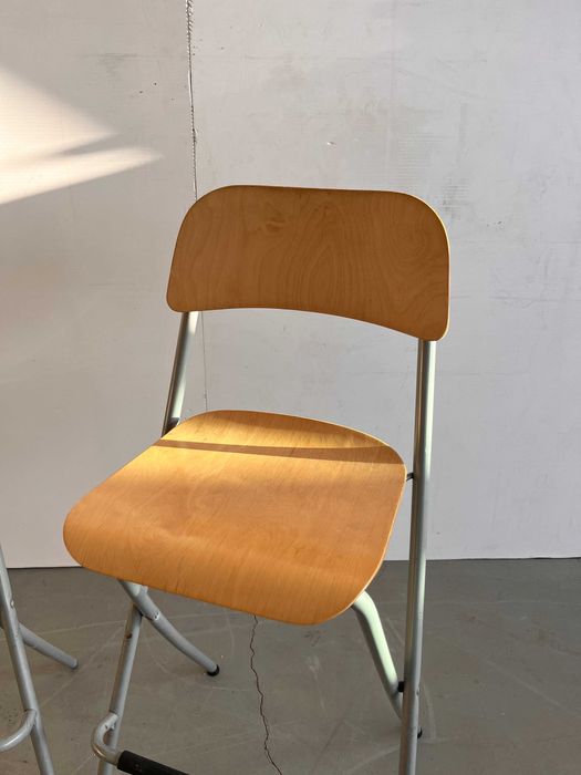 2 x Bancos de madeira rebativeis