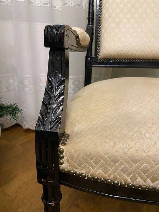 Крісло в стилі Людовика XVI