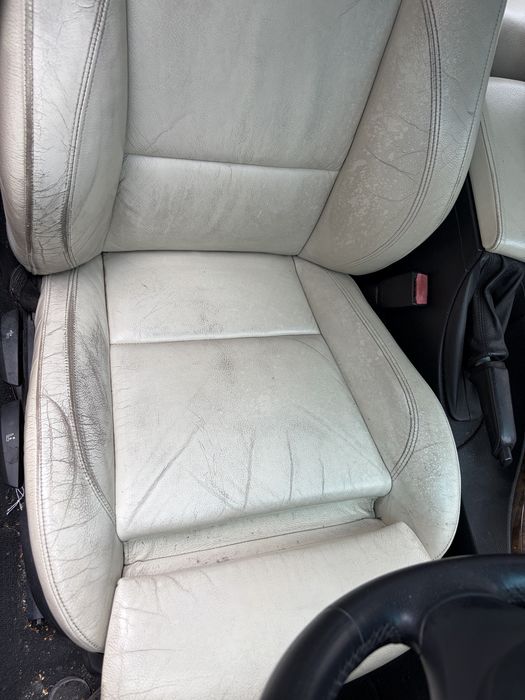 Fotele siedzenia bmw e90 sedan m pakiet sporty jasne skora skorzane grzane uk komplet
