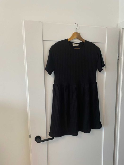 Pull& Bear czarna sukienka na krótki rękaw XS