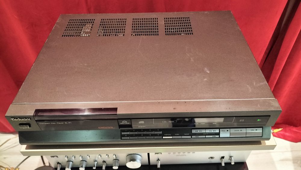 Odtwarza CD Technics SL-P1