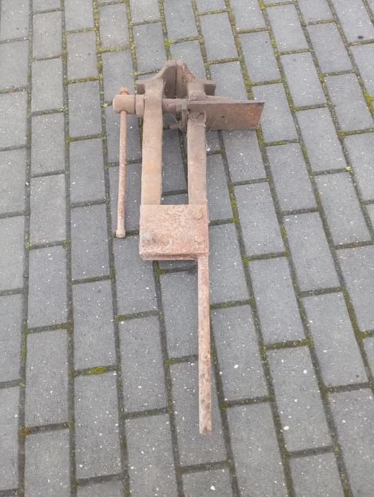 Vendo este torno muito bonito bom estado