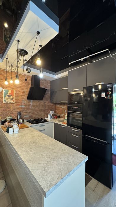Продам дом 230 кв.м у реки С.Донец