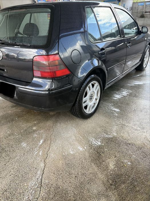 Volkswagen    Golf