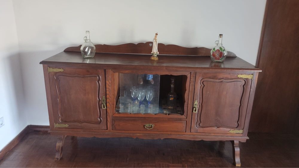Aparador madeira de nogueira