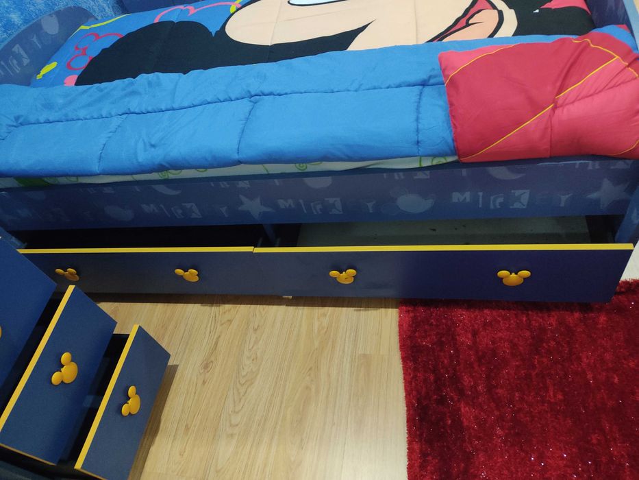 Quarto completo de rapaz Mickey