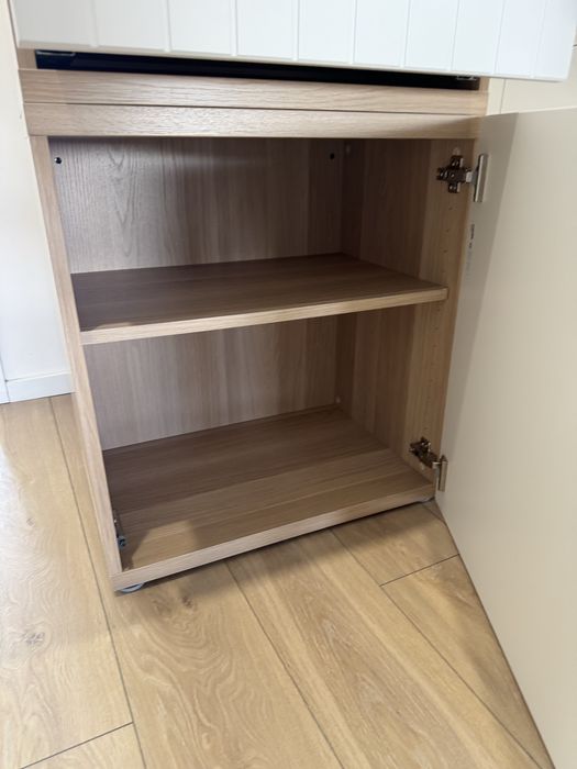 Móvel IKEA BESTÅ / SUTTERVIKEN – branco e efeito carvalho