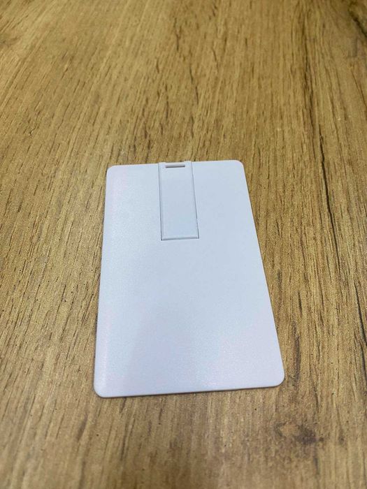 100 USB-флешок у вигляді кредитної картки на 4Gb під друк