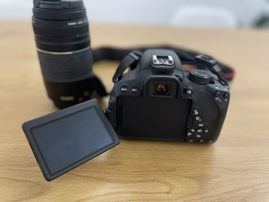 Canon EOS 700D com lentes