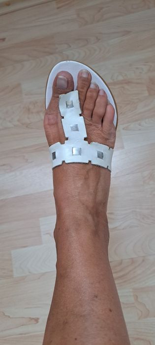 Japonki białe ze skóry - 38