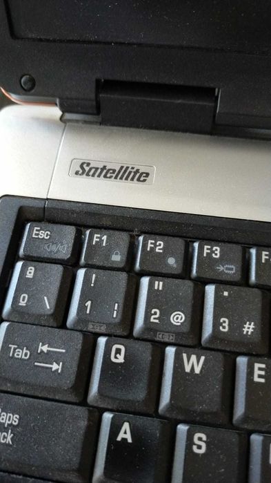 Portátil a funcionar + Tablets para peças