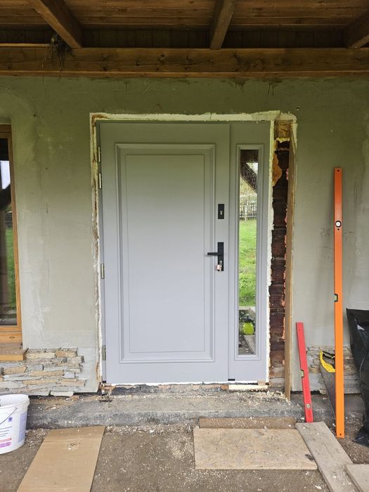 drzwi zewnętrzne drewniane producent oferujemy montaż i dowóz