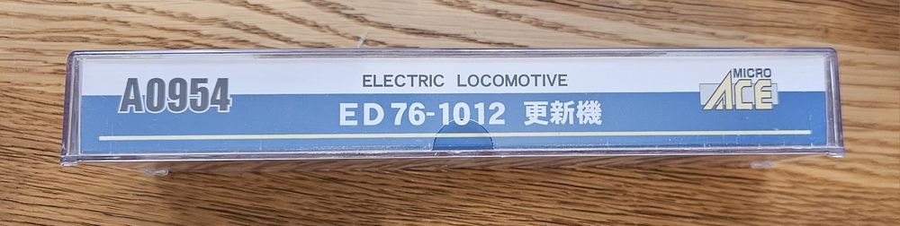 Kolekcjonerski model lokomotywy elektrycznej Microace ED76-1012.