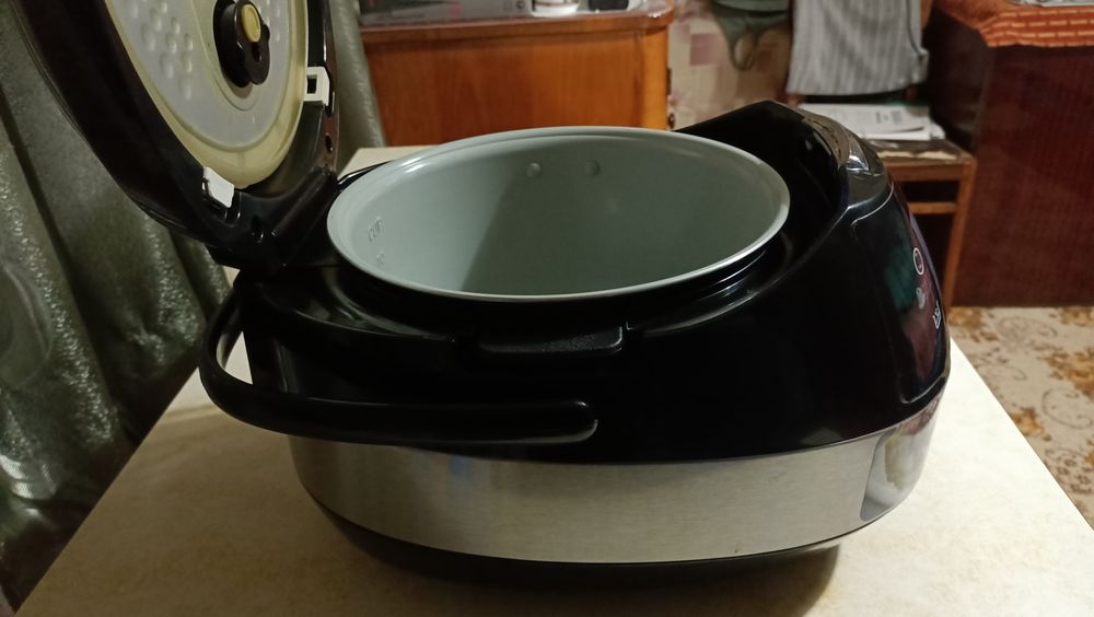 Мультиварка Polaris PMC 0517 EXPERT, б/у