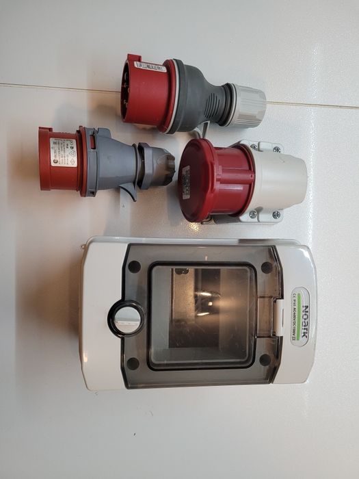 Rozdzielnica noark PHS 4T, gniazdo i dwie wtyczki