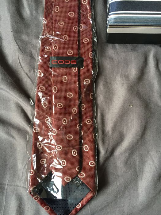 Męski krawat CODE bordowy nowy + pudełko