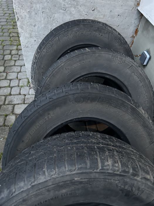 Шини  зимові  Kumho 275/65R17 ,DOT 2413 , залишок протектора 4мм.