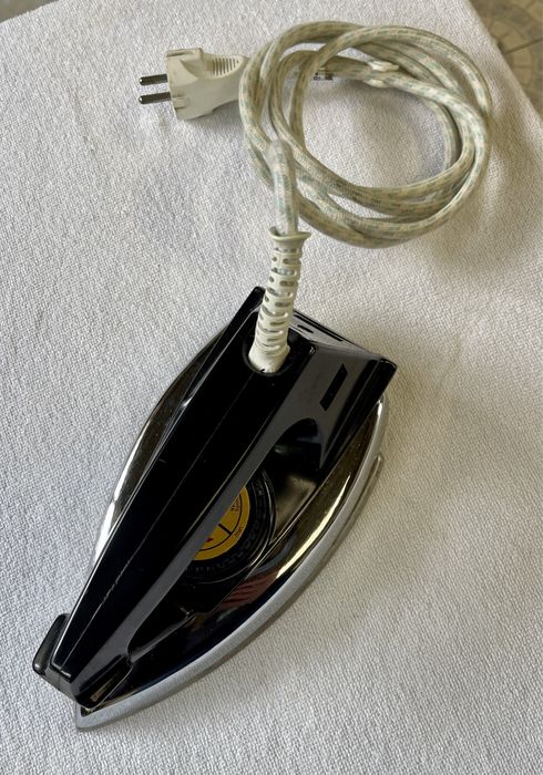 Ferro de engomar antigo funcionando