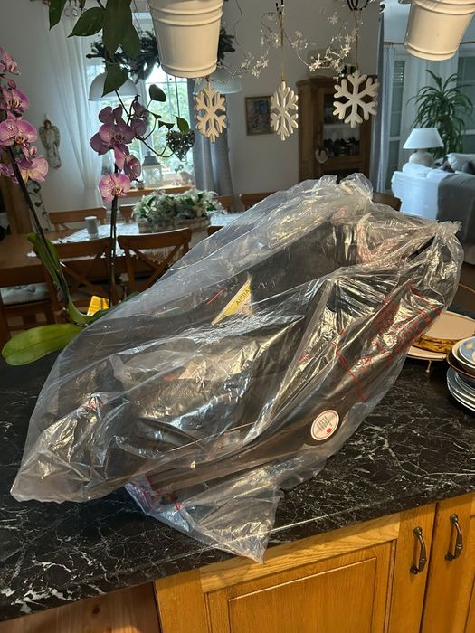 Nowy fotelik samochodowy, nosidełko