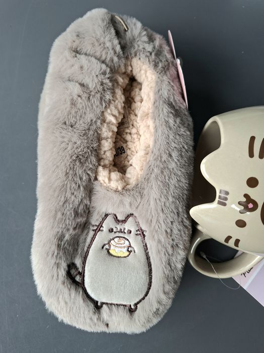 Pusheen pluszowe kapcie 38/39 z ABS i duży kubek ceramiczny 450 ml
