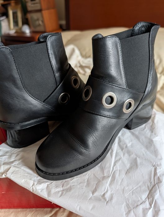 Botim preto em pele Cubanas