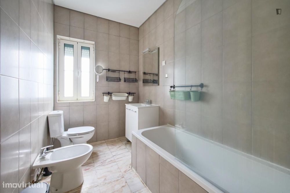 Quarto - localizado em Entrecampos Lisbon