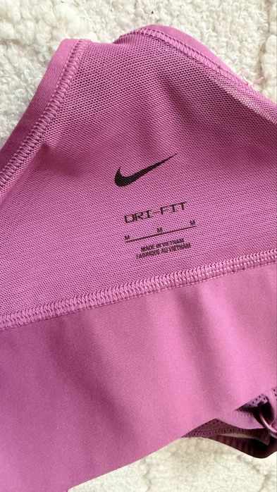 Спортивні топи Nike