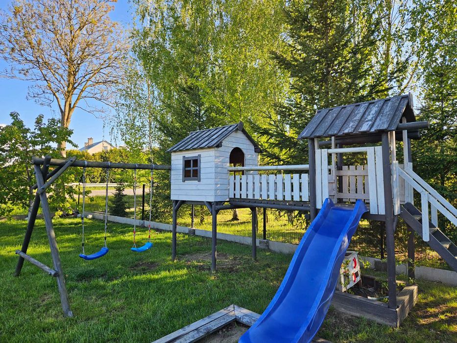 Drewniany plac zabaw