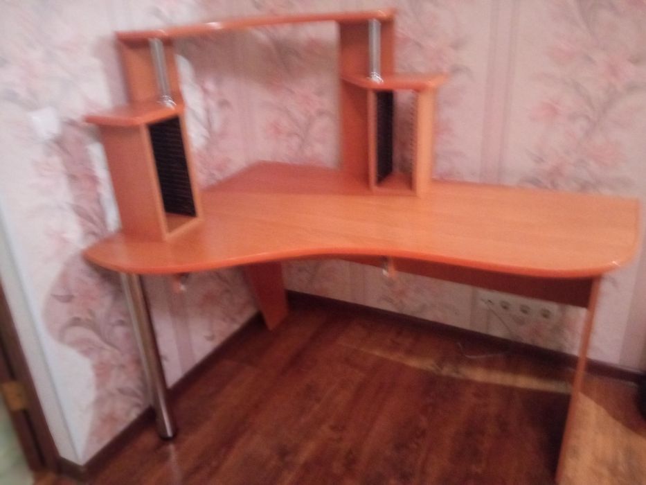 Продам комп'ютерний Стіл