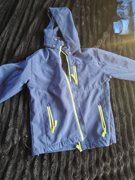 Kurtka na wiosnę rozmiar 122 typu Softshell