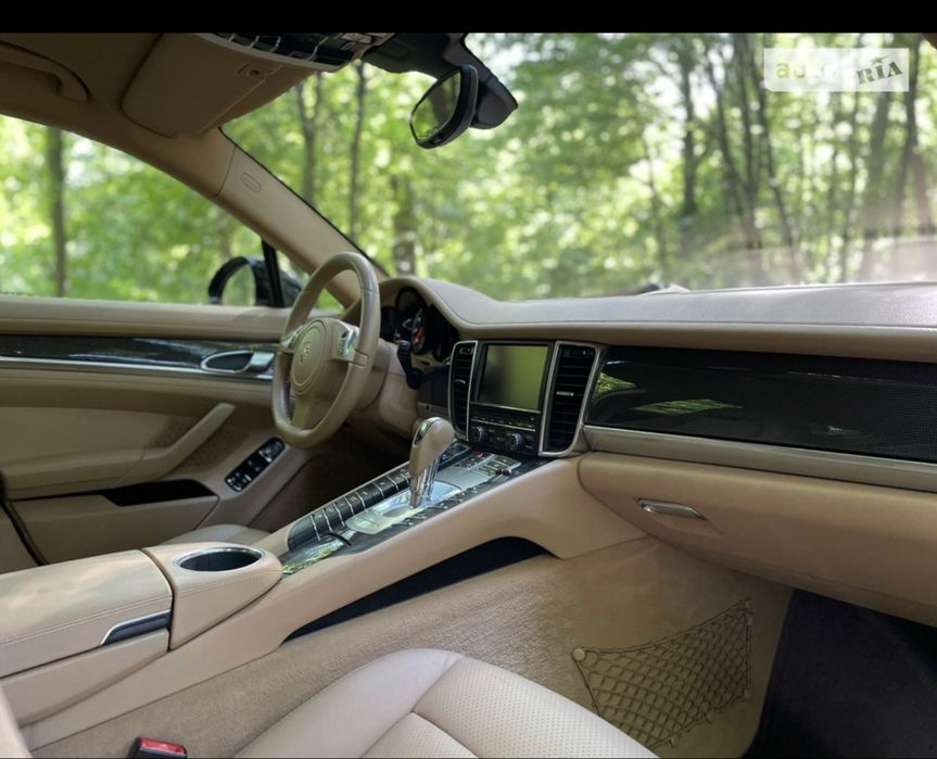 Продам авто Porsche Panamera 4S
