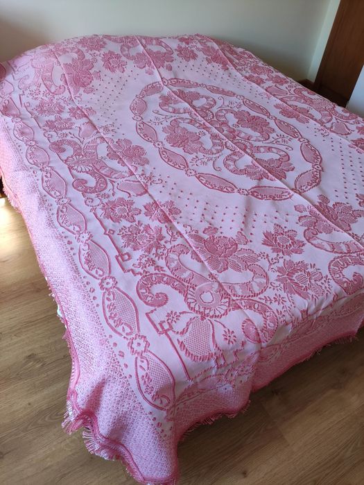 Colcha bordada para cama