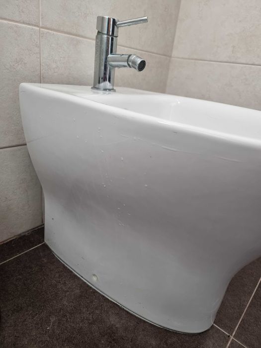 Bidé Sanitana – Cerâmica branca – Torneira e válvula incluídas