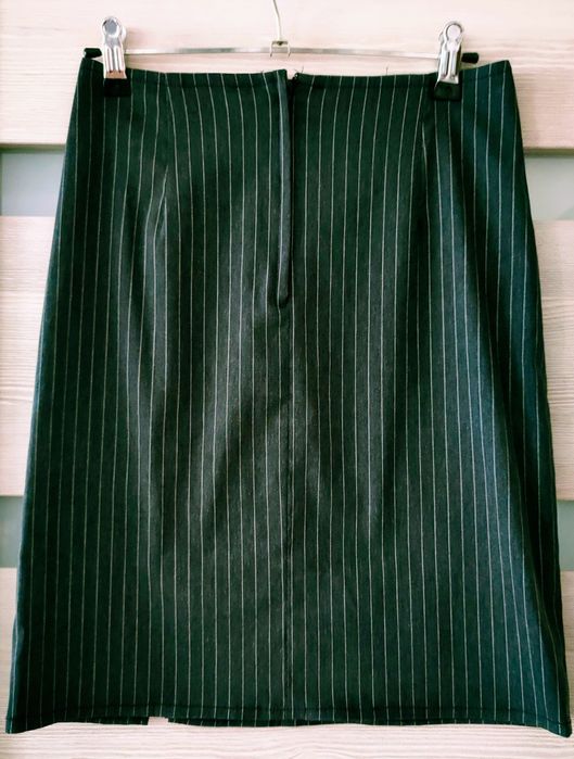 Spódniczka z seksownym rozcięciem Clockhouse  S/M