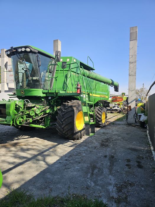 Продам комбаїн Джондир в гарному стані.
